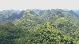 Ostrov Cat Ba: Dovolenka s výhľadom na Halong a nekonečné zelené kopce
